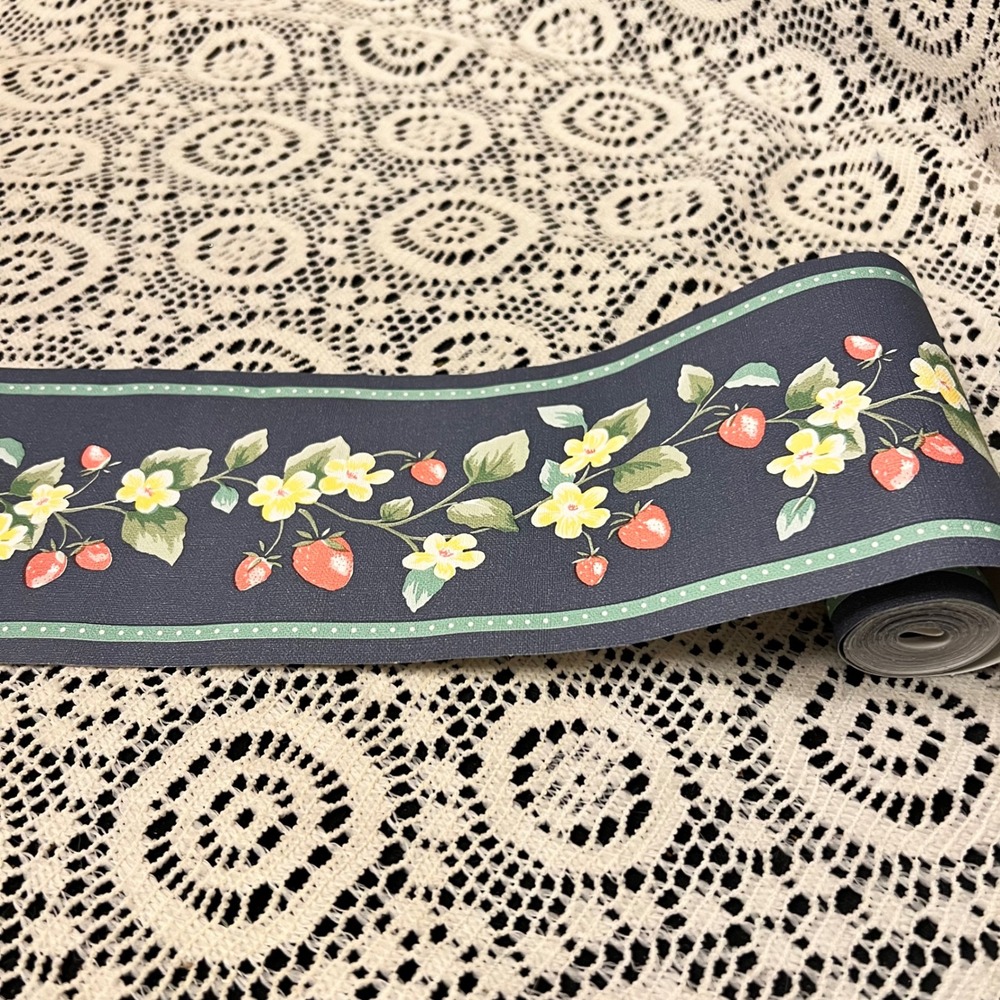 Vintage Floral Strawberry Wallpaper Border | 1 Full Roll | Cottage - Picture 2 of 4